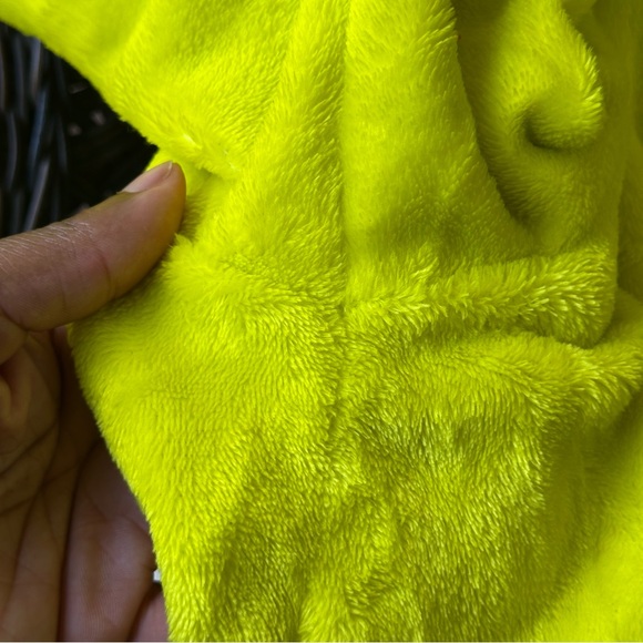 The Grinch Dr. Seuss Grinch Sweater XL (16-18) - Picture 9 of 13